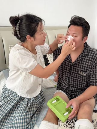 去黑头太解压了,定期清理一下皮肤都清透了,滑溜溜的#去黑头鼻贴 #黑头粉刺