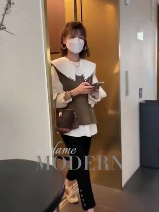 ✨娃娃领白衬衫+燕麦色针织背心叠穿小心机,黑色直筒裤显瘦神裤👖金属纽扣点缀细节感💫棕榈纹小方包+奶油色运动鞋慵懒通勤OOTD🌤️适用场景:咖啡店打卡/办公室日常/闺蜜下午茶~