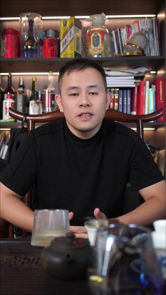 企业自主办理FORM E原产地证保姆级教程! 企业自主办理FORM E原产地证全流程指南
不少企业搜索FORM E原产地证办理教程时,多是“代理公司抬头办理”内容,自主办理指引少。本文拆解企业自主办理全流程,助企业轻松操作。
一、必备4类材料
1. 企业电子口岸IC卡或U盾:可自行申领,是登录“中国国际贸易单一窗口”的核心凭证。
2. 企业营业执照:需清晰电子版,用于系统验证企业资质。
3. 法人身份证信息:含正反面扫描件或清晰照片,供系统备案。
4. 中英文盖章:提前准备实体章,后续流程需加盖确认。
二、6步实操流程
1. 注册激活单一窗口账号:有IC卡或U盾者,直接登录单一窗口(官网:https://www.singlewindow.cn/),首次登录需在“企业信息管理”板块完善法人及操作员信息,确保与证件一致。
2. 完成备案与打印授权:登录后进入【海关原产地证】-【原产地证自助打印】,上传中英文公章、操作员手写签名扫描件备案,提交自助打印授权申请。
3. 确认产品是否预审:联系当地海关(12360热线或窗口)咨询。需预审则在【产品预审】板块填信息、传材料,等1-3个工作日;无需则跳过。
4. 在线申报证书:进入【证书申请】选“FORM E原产地证”,按模板填信息(出口/进口商信息、产品信息、原产地标准),核对无误后提交。
5. 等待海关审核:1-2个工作日内出结果,通过可领证;不通过按“审核回执”修改后重提。
6. 领取或打印证书:印尼、菲律宾等4国支持自助打印(A4纸双面打,具法律效力);缅甸、文莱等6国需带材料到属地海关窗口领原件(以最新规则为准)。
三、注意事项
1. 信息需一致:申报时填写的出口企业名称、HS 编码、产品金额等信息,需与报关单、商业发票完全一致,否则会导致审核不通过,影响清关效率。
2. 确认原产地规则:确保产品“区域价值成分”不低于40%,符合东盟自贸区规则。
3. 遇困寻协助:首次办理或有问题,可找正规外贸单证服务商指导。
通过以上步骤,企业可自主办理FORM E原产地证,无需依赖代理公司,不仅能降低成本,还能更灵活地把控办理进度。如果后续需要了解其他外贸单证(如 CO、FORM A)的办理知识,也可持续关注,获取更多实操指南!
#forme原产地证 #原产地证办理 #知识分享 #科普 #东盟原产地证