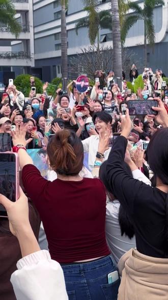 2026.1.30
【广州膜法世家】上班路透
普普老婆@郝熠然 扛着音响来了#吾岸 #郝熠然 #膜法世家