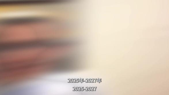 资本退潮,去杠杆周期来了!美国局部住宅市场迎来重新估价! 过去十年,美国独栋住宅市场发生了一件很重要的事。
机构资本开始大规模进入独栋住宅市场。
2008年金融危机之后,华尔街第一次系统性收购止赎房产
2020年疫情之后,在极低利率和宽松流动性环境下,机构再次加速进场。很多家大型地产公司迅速扩张。
2021–2022年期间,在佛罗里达、德州、亚利桑那、北卡罗来纳等州,
机构投资者用现金高价收购独栋住宅,甚至在部分区域占到成交量的20–30%。
那一阶段的逻辑很清晰:
· 利率低
· 融资成本接近历史底部
· 租金快速上涨
· 通胀预期升温
· 住房供给长期不足
住宅,被当成“抗通胀资产”。
养老金、REIT、私募基金,大量进入住宅市场,
整个资产类别规模接近2万亿美元。
那几年,本质是一场资本驱动的扩张周期。
但周期永远不会停在高点。
2022年之后,美联储进入加息周期。
融资成本快速上升,租金涨幅开始放缓。
保险成本在佛州等地明显上升,部分区域房价出现回调。
当高杠杆资本遇到成本上升和资产回调时,去杠杆阶段自然就启动了。
那么,机构是否会被迫卖出资产?
哪些区域会先承压?
如果他们开始去杠杆,对普通买家和投资者来说,
这到底是风险,还是窗口?
#美国地产 #美国华人 #地产投资 #商业地产 #美国生活