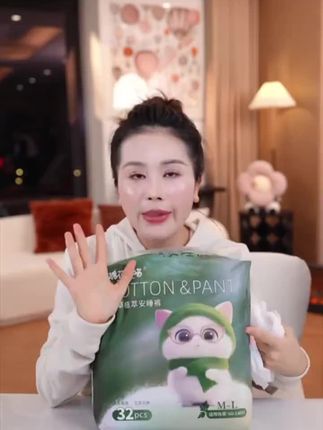 量大量多的姐妹真的有救了!!玉希推荐的艾草植萃安睡裤!真的太好用了!¥29.9到手64条!每一条都是独立包装的,很干净卫生!吸水性很强!不会侧漏不会反渗!晚上随便睡都不怕侧漏!一片安睡一整晚,穿它一整天都不会闷热!舒适一整天!绵软面贴合,包裹得很舒服!需要的姐妹来一单吧! #宋玉希 #好物推荐 #安睡裤 #姨妈期必备 #姨妈期好物