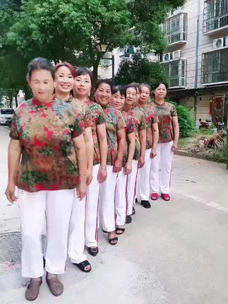 # 一首经典老歌《太阳出来照四方》#唱响红色经典#传承红色精神#团队精神风采展示#手势舞完整