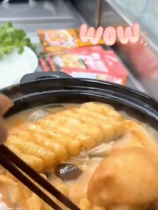 想吃麻辣烫不用去外面了,自己在家就能做,比外面买的还好吃。把喜欢吃的食材煮熟,放入这个麻辣烫料包,真的是特别香,连汤都能喝完,喜欢的朋友可以试一下,真的很好吃。#好物推荐🔥 #麻辣烫料包