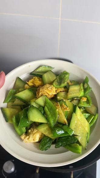 #家常菜 #在家做美食 黄瓜炒鸡蛋🥒