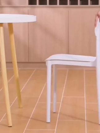 自从有了这个#桌椅脚缠绕带 ,桌腿椅子腿都安静了 ,也不怕划伤地板了,方便实用 #椅子脚套静音防滑 #凳子静音脚垫 #防滑绑带 #居家好物