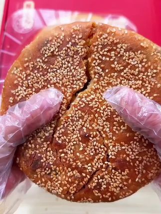 #月饼礼盒 一年只有中秋才能吃到的桥墩月饼, 在外地的家人们!你有多久没有吃过了? #新鲜出炉 #月饼