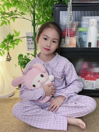 立秋后天气说凉就凉了,提前给女儿薅了套布莱格家居服小套装,面料软呼呼的,上身真的太舒服了#家居服套装#高品质童装
