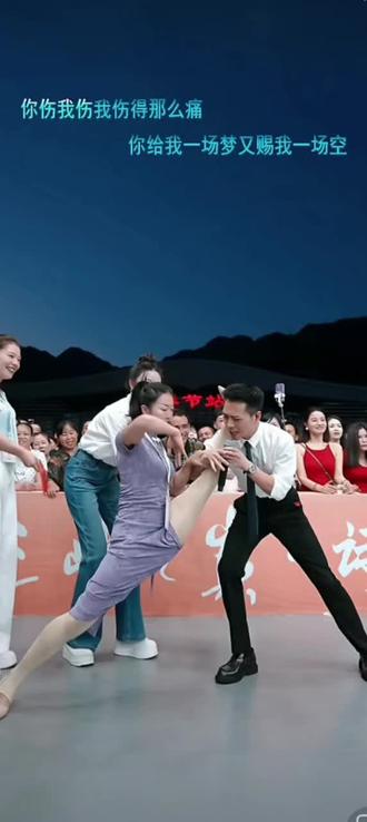 #鲤鱼打挺#PK倒立走路#1索图#图佳佳#精彩片段分享