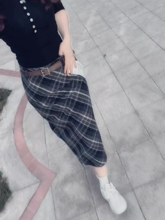 人教人,教不会,事教人。一次就够,能说服人的从来不是道理,而是南墙,能点醒人的从来不是说教,而是磨难,吃饭和吃亏一样,吃多了都可以长大…… #穿搭 #早秋穿搭#格子裙#复古穿搭 #洋气减龄#面料柔软舒适 #休闲穿搭