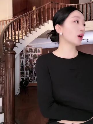 杨圣坤2025秋季新品天丝羊毛柔软亲肤内搭三角标长袖T恤