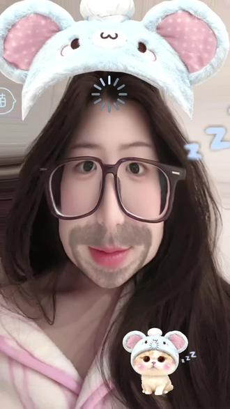 半夜爬起来的碎碎念。没写脚本说的有些凌乱。
清明谷雨真的给我很大的鼓舞,是那种自己面对重大打击时也能提起勇气的鼓舞,她真的具有内核强大情绪稳定的这种人格魅力。特别值得我们学习。#小潭山没有天文台 #完结文 #清明谷雨#谭又明沈宗年