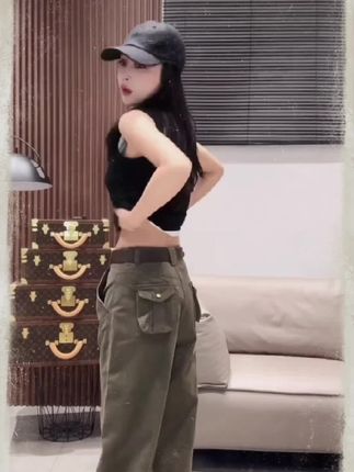 高级感时尚运动套装女2025春秋新款立领长袖卫衣外套阔腿裤两件套#简约大气 #时尚穿搭分享 #新品穿搭 #百搭神裤 #裤子穿搭