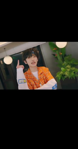 #奇文 #TF家族四代新音 #杨博文 #左奇函 杨博文你不是很平静吗?我记得左奇函,你不是很帅吗?(杨博文颠,左奇函萌)