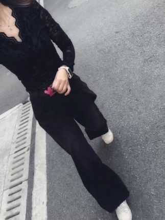 女人要明白的道理,只有被人放在心尖上, 才有资格任性和为所欲为,如果成不了别人 的公主,那就做自己的女王!#穿搭 #高级感穿搭 #牛仔裤搭配 #早秋穿搭 @抖音Dou+上热门