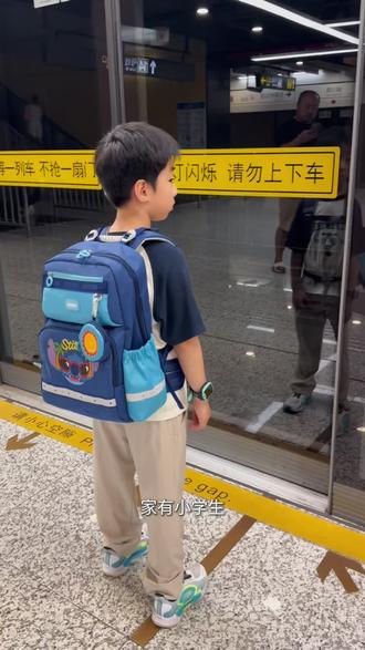 娃早放学没人管,在家学没学全靠猜?
自从有了希沃K30,我这个双职工妈妈终于踏实了。
我在公司就能布置作业,自动生成学习计划,孩子回家跟着AI学不用催。遇到难题,AI家教会画图、拆步骤,动态讲解引导思考,不直接给答案。作业一拍自动批改,精准诊断薄弱点,还能上1v1定制AI私课,孩子可打断可提问,互动感超强。
课内没吃透有同步课巩固,想拔高还有高思体系内容,基础培优一步到位。护眼柔光屏+坐姿提醒,孩子学得专注,我也更放心。
希沃K30就像24小时在线的AI超级家教,语数英全辅导。娃越来越主动,我不用再盯作业、不用发火,亲子关系都温柔了。
#希沃 #希沃AI学习机 #作业辅导#希沃K30