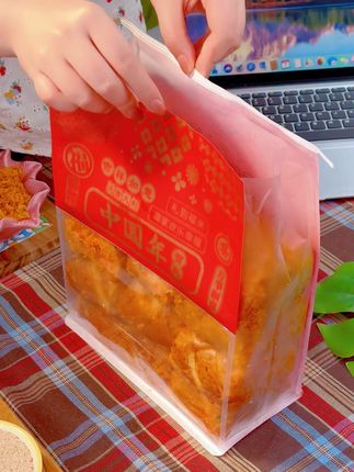 香葱肉松卷--一口下去,葱香四溢,肉松酥脆,面包软糯,也太幸福了吧#香葱肉松卷 #工厂直发 #好吃又营养
