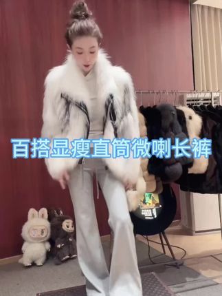 姐妹们,这款微喇长裤巨显瘦好看,黑灰两个颜色,上身柔软舒适秋冬都能穿,搭各种外套都特别美,气质减龄百搭抽绳微喇卫裤还得是它#直筒微喇裤 #时尚卫裤女 #新款抽绳长裤#气质显瘦穿搭 #休闲减龄穿搭