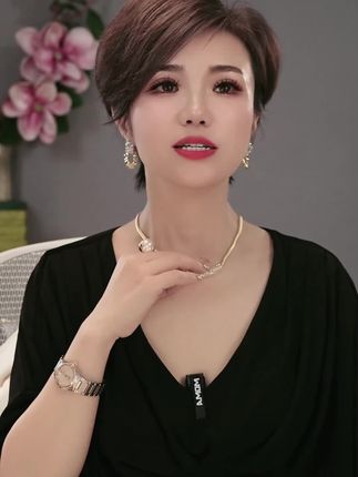 铜合金合成锆石项链 欧美闪钻月牙条纹项链轻奢高级感锁骨链颈链#热门 #热门音乐🔥 #热门短剧推荐
