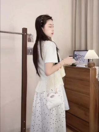 纯欲辣妹T恤女夏季修身收腰新款芭蕾风荷叶边短袖褶皱打底衫上衣#温柔穿搭 #夏季新款 #修身显瘦 #时尚穿搭 #穿搭