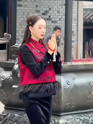 #新中式穿搭 #刺绣工艺 #马甲外套 #优雅气质 #气场全开