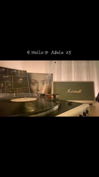黑胶试听|《Hello》Adele 25
于2022年的某天某日,收入在我为数不多的收藏里。
音乐响起,能在某年某月的某个夜晚,
温暖着某人的心弦,那就值了
能在快节奏的生活里,慢下来听音乐🎵
是种幸福呀,enjoy your moment
一个来自远方的礼物,尽在不言中。
#黑胶唱片 #黑胶试听
#马歇尔stanmore二代
#铁三角黑胶机 #adele