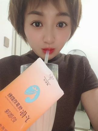 #记录我的生活 #仙女都在喝什么 生活靠自己重建 断掉消耗的关系, 搬出压抑的环境, 换一份能成长的工作, 开始一个人的旅行。 所有重启,都是自己给的光。