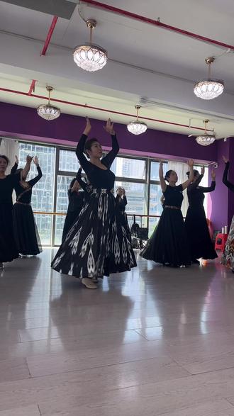 古丽米娜老师原创舞蹈《欢快的跳吧》#课堂随拍