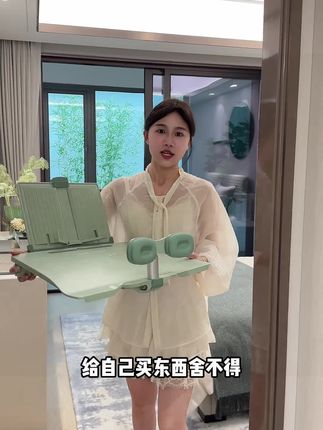 一写作业就老是要强调坐姿 给他安排了这款#坐姿器 支点在中间 桌面也是倾斜的 防止孩子过度倾斜 胸托也是软硅胶的 孩子靠上去很舒服 不需要用的时候随时收起来 也不占地方#培养孩子好习惯 #坐姿矫正器 #防趴桌神器 #得力