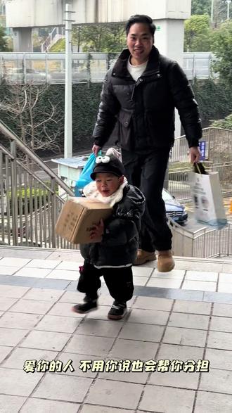 不缺席的爸爸,快乐的妈妈,和肆意成长的你,就是最幸福的状态 #亲子时光 #人类幼崽 #一家三口 #日常vlog #记录成长过程