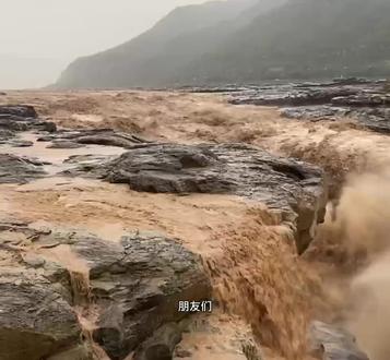 #黄河壶口 “妈,门口要钱,一人100,我们就不进去了”与“来都来了”的无奈~对比:游览富士山居然是免费的!?还能开车到五合目(半山观景台)。我们却要在景点10里之外,再掏钱换车。别找理由,那点小心机,我们都懂。唉叹~你奈我何?