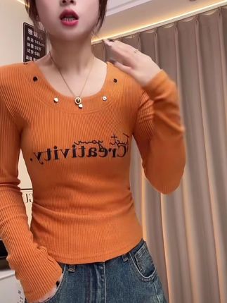 2025新款纯欲U领铆钉钉印花双重设计感辣妹显瘦修身打底衫女1047