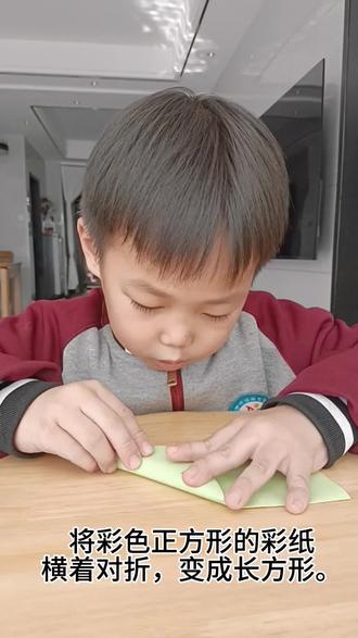 #折纸青蛙跳 折纸青蛙和青蛙跳远比赛。