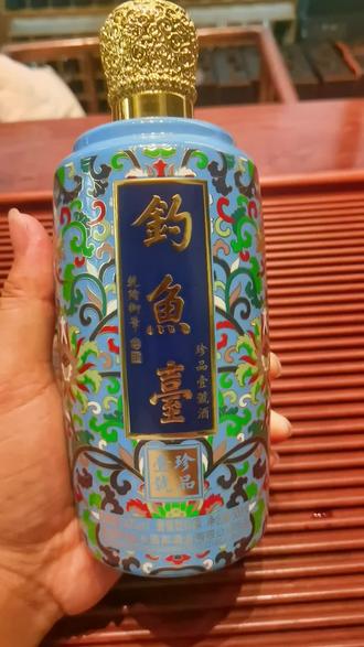 钓鱼台的颜值担当珐琅彩,开发产品超过嫡系的一款。质感确实不错#白酒 #器物之美 #品酒品人生 #酒文化 #好酒推荐