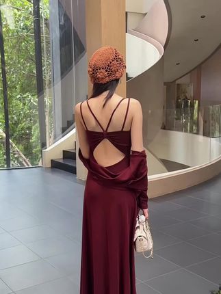 高级感满满,日常出街约会出游穿都超美超有气质的#美背系列 #显瘦穿搭 #连衣裙