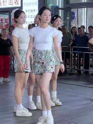 #街拍 #路人视角 #清纯甜美 @抖音小助手