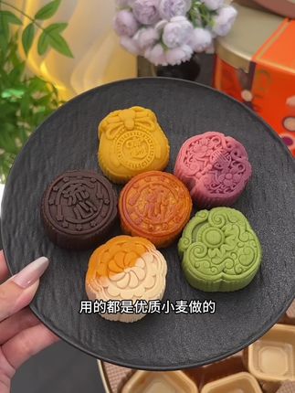 你敢相信!两层提篮礼盒十二种不同口味,只需要小小的两位数,中秋节提前快囤!#中秋节 #中秋礼物 #还没到中秋就馋月饼了 #月饼