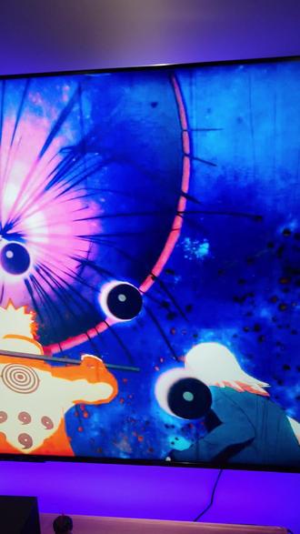 《火影忍者究极风暴4》(Naruto Shippuden: Ultimate Ninja Storm 4)作为CyberConnect2开发的“究极风暴”系列收官之作。
1. **系列最强的视觉表现**
- 画面全面升级,角色建模、场景细节(如木叶村的毁灭)、忍术特效(尤其是“须佐能乎”“尾兽玉”等)达到动画电影级别,完美还原《疾风传》终章的高燃战斗。
- 过场动画采用动态分镜,部分QTE战斗(如凯vs六道斑)的沉浸感堪比动画原作。
2. **最完整的剧情覆盖**
- 主线剧情从第四次忍界大战延续到鸣佐终结谷决战,包含剧场版《The Last》和鹿丸传等DLC内容,补全了原作关键情节。
- 支线任务和“冒险模式”增加了原创剧情,填补了部分角色戏份(如佐助的赎罪之旅)。
3. **战斗系统的深度优化**
- 新增“角色切换连携系统”和“护援觉醒”,战术组合更丰富(如三船小队、历代影联合作战)。
- 部分角色拥有“觉醒形态”和专属终结技(如六道鸣人的阴阳遁奥义),还原度极高。
4. **海量角色与情怀加成**
- 可操作角色超过100名,涵盖忍界联军、晓组织、历代五影甚至大筒木辉夜,堪称系列最全阵容。
- 隐藏要素丰富(如博人衣装、经典BGM切换),满足老粉情怀。
---
### **缺点:**
1. **创新性不足**
- 核心玩法延续前作框架,缺乏突破性机制,老玩家可能感到审美疲劳。
- 剧情模式仍以“清杂兵+BOSS战”为主,部分关卡设计重复(如无限月读幻境)。
2. **平衡性问题**
- 在线对战环境中,远程忍者(如迪达拉)或特定角色(青年鼬)强度失衡,曾被玩家诟病。
作为火影IP的集大成者,它用顶级的视听表现和完整的剧情为粉丝画上完美句号,尤其推荐给追求剧情沉浸和多人对战的玩家。
#游戏#双人游戏#火影忍者#xbox