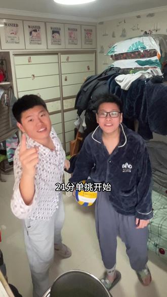 新年第一战#篮球 #宿舍整活 #篮球单挑 #篮球1v1