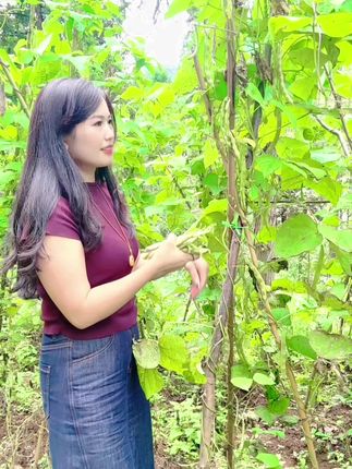 #原创视频 抽烟要抽红塔山、婆娘要找云贵川,不仅人才生的好、会唱山歌会煮饭#我的农村生活 #上热搜 #户外拍摄