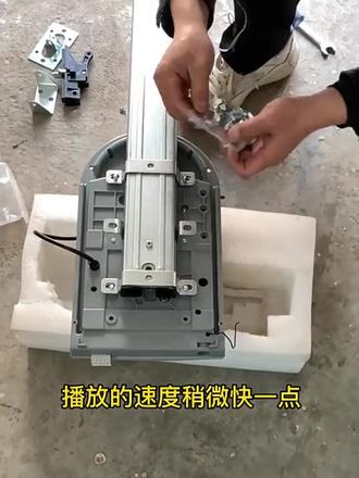 电动车库门安装视频 该视频讲述了翻板车库门电机安装方法#车库门电机 #电动门电机安装 #腾创智能 #卷帘门电机 #车库门电机维修