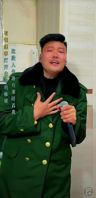 满世界找路,却到处都是南墙;想伸手拉一把,却分不清哪只是援手,哪只是推手。现在一切都好起来了!有了师父有了指路的明灯!#方君#土弟#人生路#师徒情深