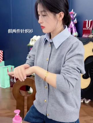 姐妹们,我终于找到一件适合微胖女生穿的针织开衫了!它是那种宽松版型的,上身很藏肉,而且还是百搭不挑人的。春天可以单穿,夏天可以当外套,秋天还能叠穿卫衣,冬天还可以配大衣,真的是四季都可穿的时尚单品啊!喜欢的姐妹赶紧入手吧!点击下方链接就能购买哦!