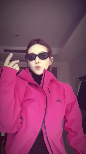 伯希和这波真的夯爆了!赵露思同款我先冲了! #伯希和 #赵露思 #穿搭 #伯希和防晒衣