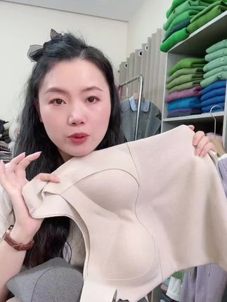 七言家桑蚕丝美背背心,柔滑保暖双重在线!贴身不臃肿,勾勒优美背线,解锁秋冬内搭高级感与舒适度。 #桑蚕丝背心 #保暖美背单品 #秋冬内搭神器 #显瘦打底 #高级感穿搭