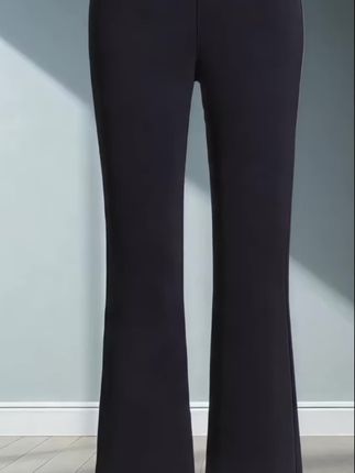 宝子们👖!春秋穿搭的显瘦密码藏在这条九分微喇裤里! 高腰设计一键提腰线,155秒变165既视感✨!高弹力面料像云朵包裹,大码也能穿出轻盈感,肉肉腿、不直腿统统隐形~垂坠感裤身走路带风,微喇剪裁修饰腿型绝绝子,配短上衣元气少女,搭衬衫优雅通勤,约会逛街都能美成焦点! 重点是不挑年龄不挑身材,面料软fufu还抗皱,早八人直接焊在腿上!小个子选裤公式直接抄作业📝,这个春天的吸睛神器非它莫属~ #高级感穿搭 #小个子穿搭 #不挑年龄不挑身材 #遮肉显瘦神裤 #通勤穿搭@抖加🔥上热门🔥dou+🔥热点宝