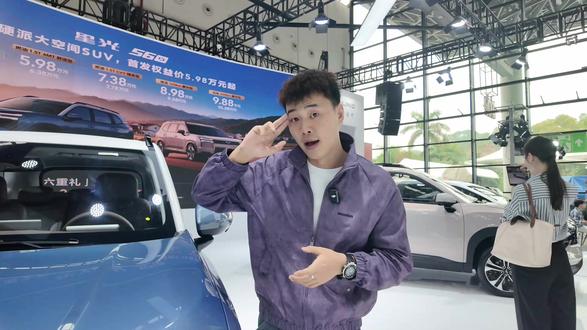 宏光侠量产版来了,星光560,大五座只要不到6万! 起售价不到6万,燃油、插混、纯电都有,还要什么自行车!#五菱神车 #星光560 #dou是好车