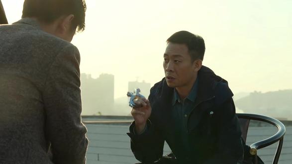 废弃工厂,高启强一通电话,约安欣入局,假意递上线索洗脱嫌疑,实则步步算计,借警方之手扫清异己。
#高启强 #安欣 #狂飙 #电视剧解说 #电视剧剪辑精彩片段