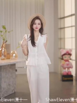 #设计感上衣 #法式木耳边上衣 #时尚洋气减龄 #显瘦穿搭 #超漂亮@DOU+好生意 @DOU+上热门 @@DOU+小助手