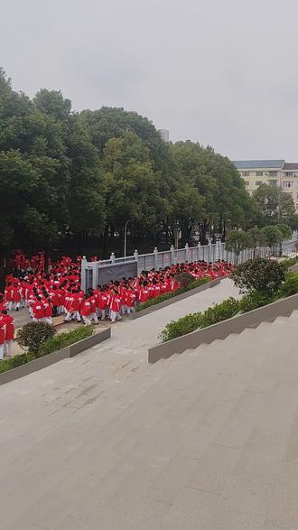 #百日誓师大会 完美落幕,百日如歌,唱响青春的旋律;梦想如诗,写满未来的篇章。祝我的女孩髙考一鸣惊人,加油!